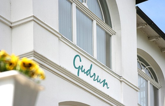 Villa ''Gudrun'' - im Stil der Bderarchitektur direkt an der Binzer Strandpromenade
